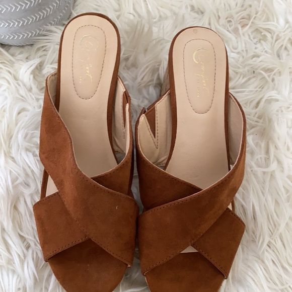 Cato Block Heel Crisscross Sandal - Picture 4 of 6